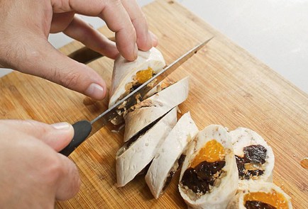 Фото шага рецепта Паровой куриный рулет с мандаринами и черносливом 31174 шаг 7  