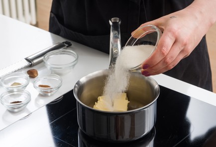 Фото шага рецепта Пасхальные булочки с крестом 152144 шаг 1  