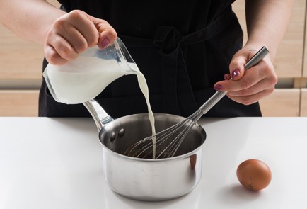 Фото шага рецепта Пасхальные булочки с крестом 152144 шаг 2  