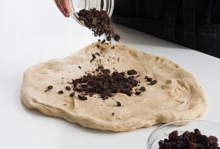 Фото шага рецепта Пасхальные булочки с крестом 152144 шаг 7  