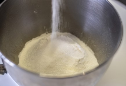 Фото шага рецепта Пасхальные куличи 138728 шаг 2  