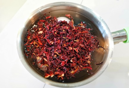 Фото шага рецепта Пасхальные яйца окрашенные каркаде 140887 шаг 3