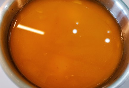 Фото шага рецепта Пасхальные яйца окрашенные куркумой 140888 шаг 4  