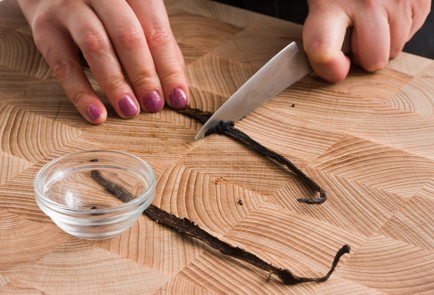 Фото шага рецепта Пасхальный пирог с творогом и изюмом 152145 шаг 1  