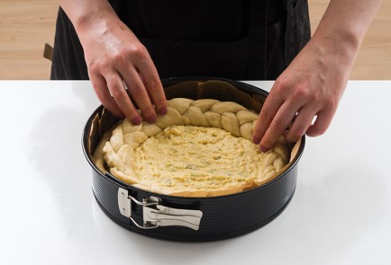 Фото шага рецепта Пасхальный пирог с творогом и изюмом 152145 шаг 12  