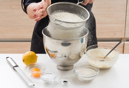 Фото шага рецепта Пасхальный пирог с творогом и изюмом 152145 шаг 4  