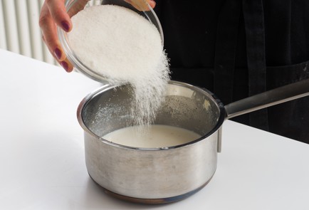 Фото шага рецепта Пасхальный пирог с творогом и изюмом 152145 шаг 5  