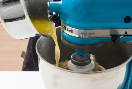 Фото шага рецепта Пасхальный пирог с творогом и изюмом 152145 шаг 6  