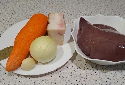 Фото шага рецепта Паштет из говяжьей печени с яблоками 190095 шаг 1  