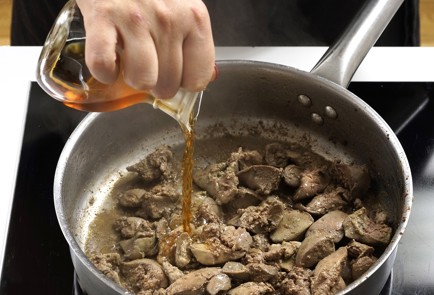Фото шага рецепта Паштет из куриной печени с апельсином и бренди 152792 шаг 4  