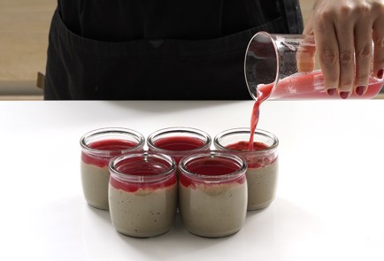 Фото шага рецепта Паштет из куриной печени с клюквенным желе 152791 шаг 15  