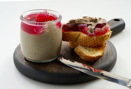 Фото шага рецепта Паштет из куриной печени с клюквенным желе 152791 шаг 16  