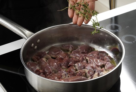 Фото шага рецепта Паштет из куриной печени с клюквенным желе 152791 шаг 4  