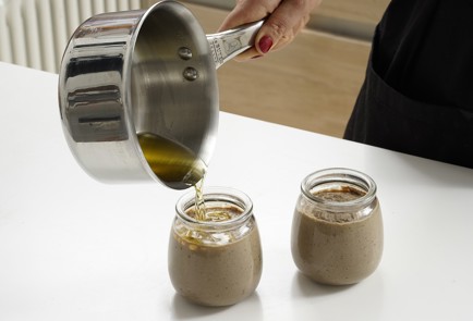 Фото шага рецепта Паштет из куриной печени с коньяком и черносливом 152790 шаг 10  