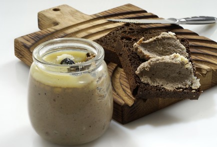 Фото шага рецепта Паштет из куриной печени с коньяком и черносливом 152790 шаг 12  