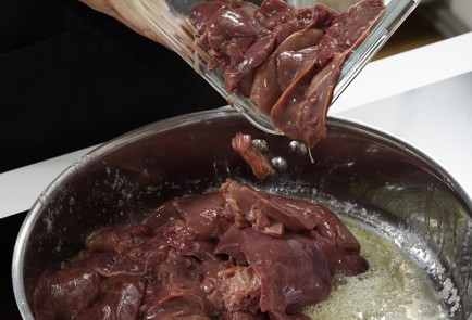 Фото шага рецепта Паштет из куриной печени с морковью и орехами 152789 шаг 4  