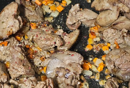 Фото шага рецепта Паштет с коньяком и брусничным соусом 174617 шаг 9  