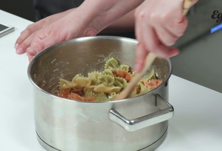 Фото шага рецепта Паста аля карбонара с сосисками 173858 шаг 9  