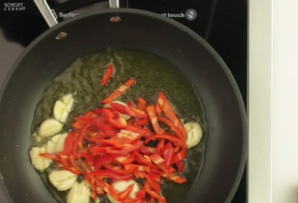 Фото шага рецепта Паста aglio olio e peperoncino 54814 шаг 1