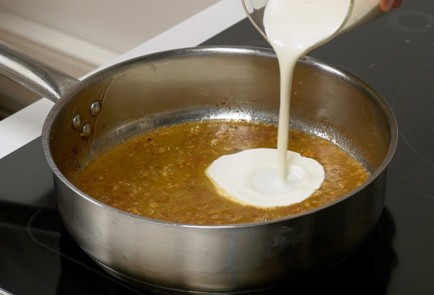 Фото шага рецепта Паста альфредо с курицей 139307 шаг 8  