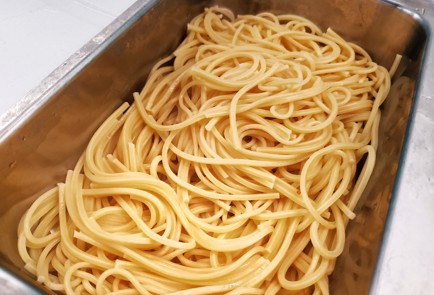 Фото шага рецепта Паста болоньезе со свежим базиликом 140454 шаг 11  