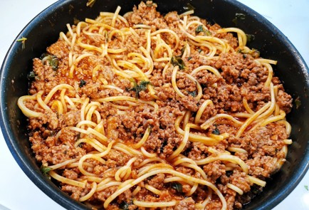 Фото шага рецепта Паста болоньезе со свежим базиликом 140454 шаг 12  