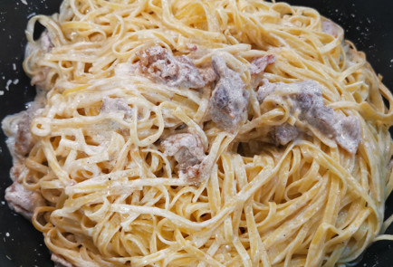 Фото шага рецепта Паста карбонара с трюфелем 151978 шаг 10  