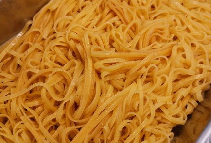 Фото шага рецепта Паста карбонара с трюфелем 151978 шаг 7  