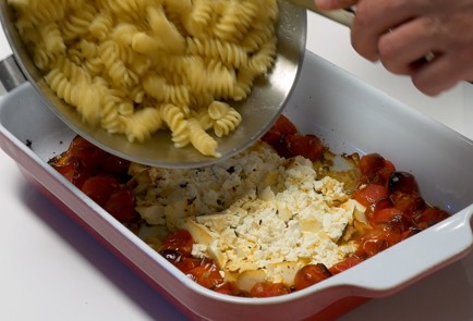 Фото шага рецепта Паста с фетой и черри 150975 шаг 4  