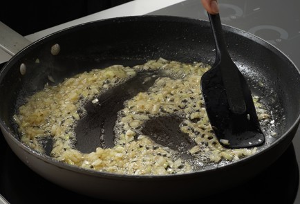 Фото шага рецепта Паста с говяжьими фрикадельками 153119 шаг 6  