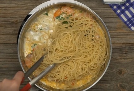 Фото шага рецепта Паста с креветками в сливочночесночном соусе 55603 шаг 5  