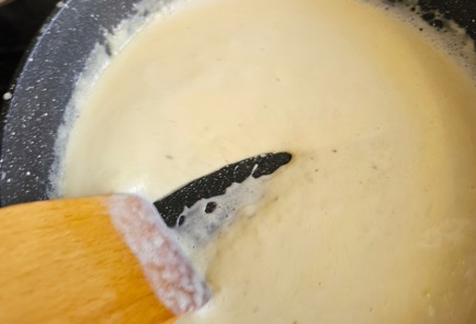 Фото шага рецепта Паста с креветками в сливочном соусе 188656 шаг 8  