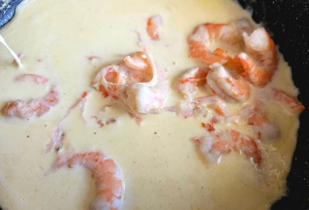 Фото шага рецепта Паста с креветками в сливочном соусе 188656 шаг 9  