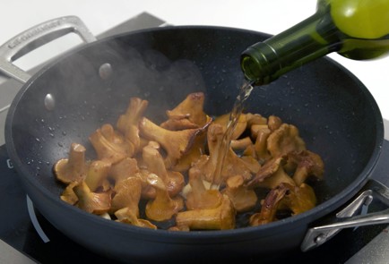 Фото шага рецепта Паста с лисичками 79868 шаг 2  