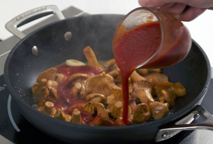 Фото шага рецепта Паста с лисичками 79868 шаг 3  