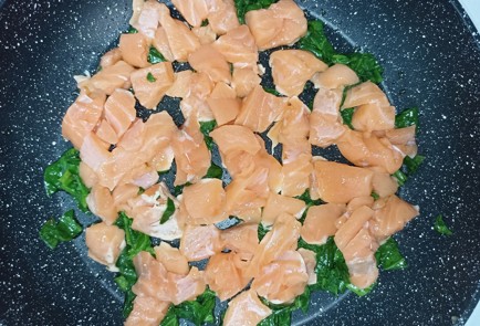 Фото шага рецепта Паста с лососем и вялеными томатами 188852 шаг 3  