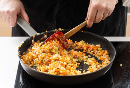 Фото шага рецепта Паста с рагу из грудки индейки по рецепту Джейми Оливера 151864 шаг 4  