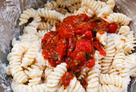 Фото шага рецепта Паста с рикоттой и томатами 186559 шаг 13