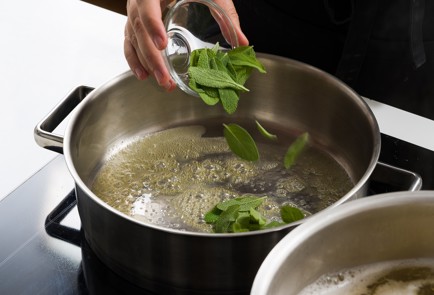 Фото шага рецепта Паста с шалфеем 152632 шаг 4  