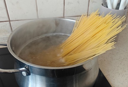 Фото шага рецепта Паста со шпинатом 191540 шаг 3