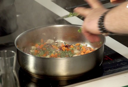 Фото шага рецепта Пастуший пирог с бараньей лопаткой 137147 шаг 3  