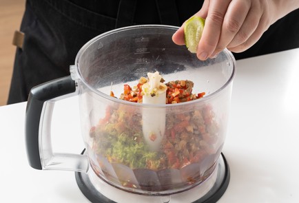 Фото шага рецепта Пате из консервированной рыбы с тостами 138914 шаг 3  