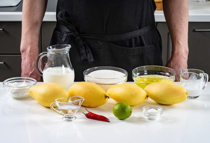 Фото шага рецепта Павлова с манго 191848 шаг 1  