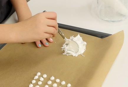 Фото шага рецепта Павлова с ягодами и сливочным кремом 114365 шаг 2  