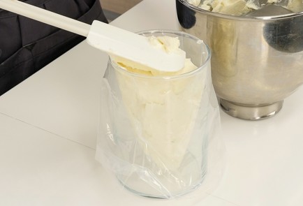 Фото шага рецепта Павлова с ягодами и сливочным кремом 114365 шаг 4  