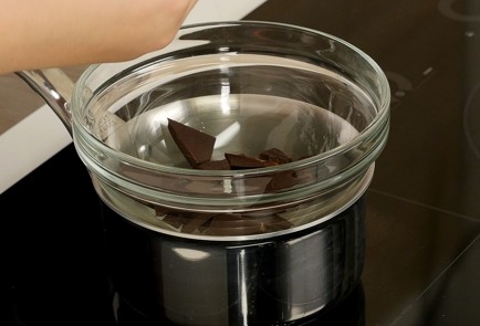 Фото шага рецепта Павлова с ягодами и сливочным кремом 114365 шаг 5  