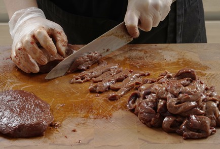 Фото шага рецепта Печень построгановски 153130 шаг 3  