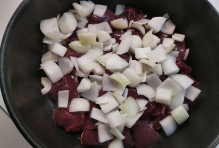 Фото шага рецепта Печень с луком в сметане 191162 шаг 5  