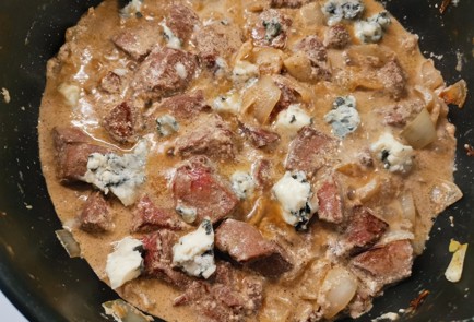 Фото шага рецепта Печень в сливочном соусе 191163 шаг 9