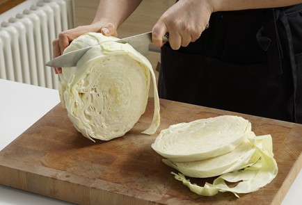 Фото шага рецепта Капуста в духовке с беконом и пармезаном 152899 шаг 2  